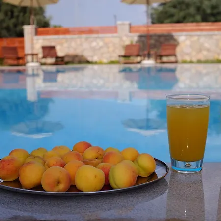 Kamares Luxury Aparthotel