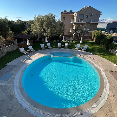 Kamares Luxury מלון דירות 4*