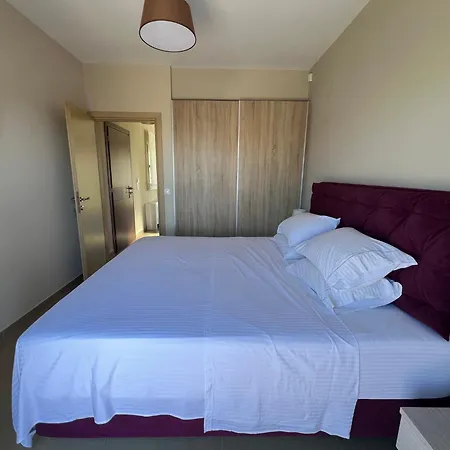 מלון דירות Kamares Luxury 4*