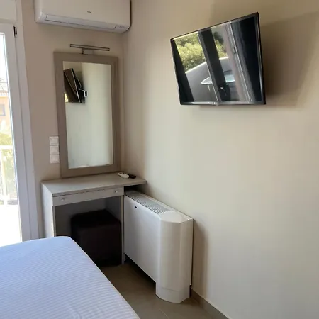 Ξενοδοχείο με διαμερίσματα Kamares Luxury 4*