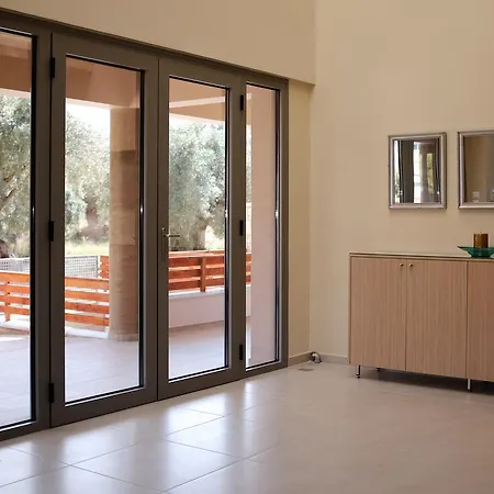 Kamares Luxury Aparthotel 4*
