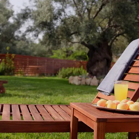 Kamares Luxury Апарт-отель